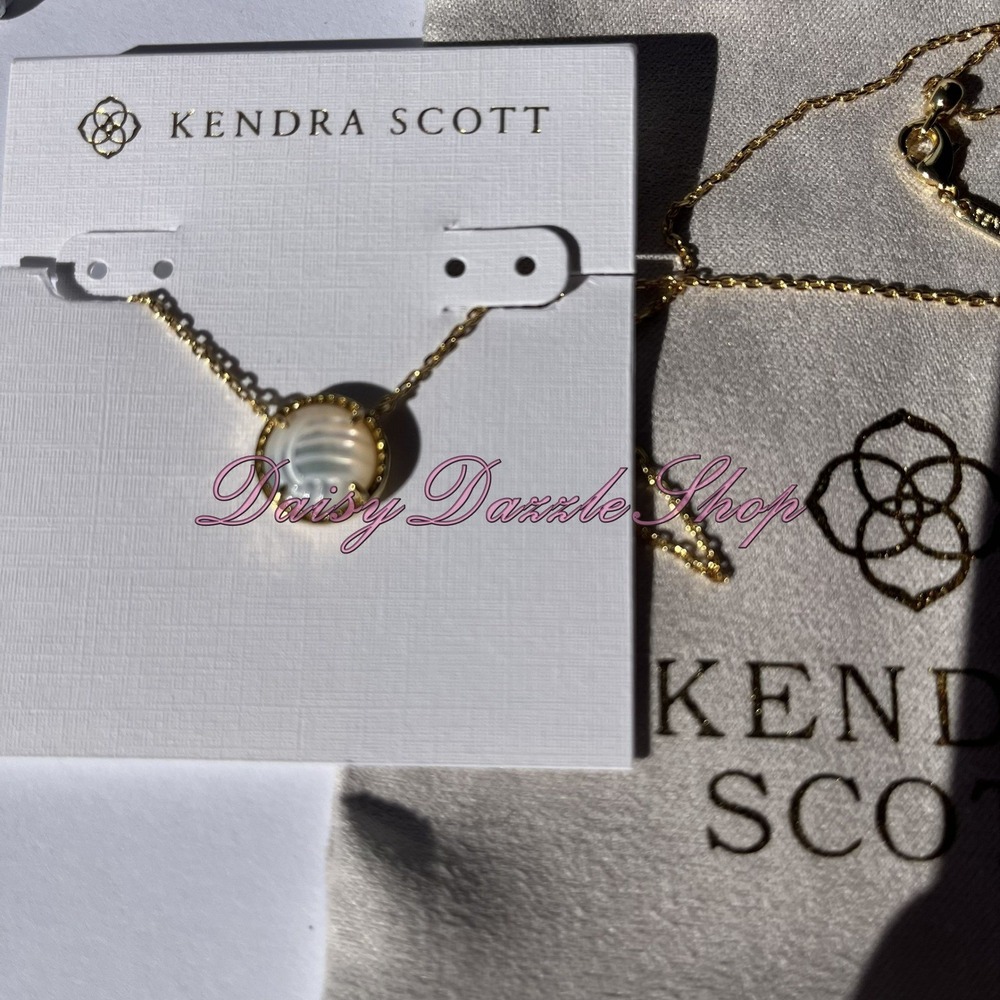 🏐Kendra Scott Volleyball Gold Short Pendant Necklace White Mother Of Pearl New✨